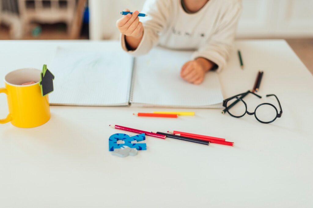 kid-doing-homework_23-2148131122